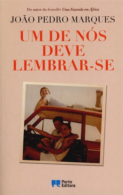Capa de Um de nós deve lembrar-se: era no Restelo, tinham vinte anos e os Beatles ainda reinavam